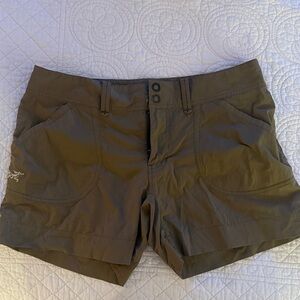 Arc'teryx hiking shorts - women's 8